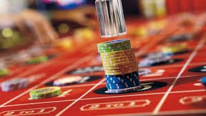 Golden Toad slot game interface on altbolaku platform showing reels and pay table